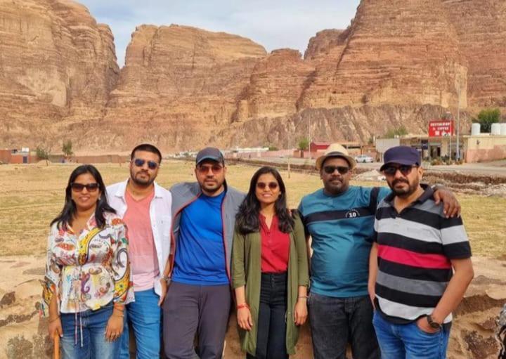 Saleem With Jeep Tour Apartment Wadi Rum Bagian luar foto