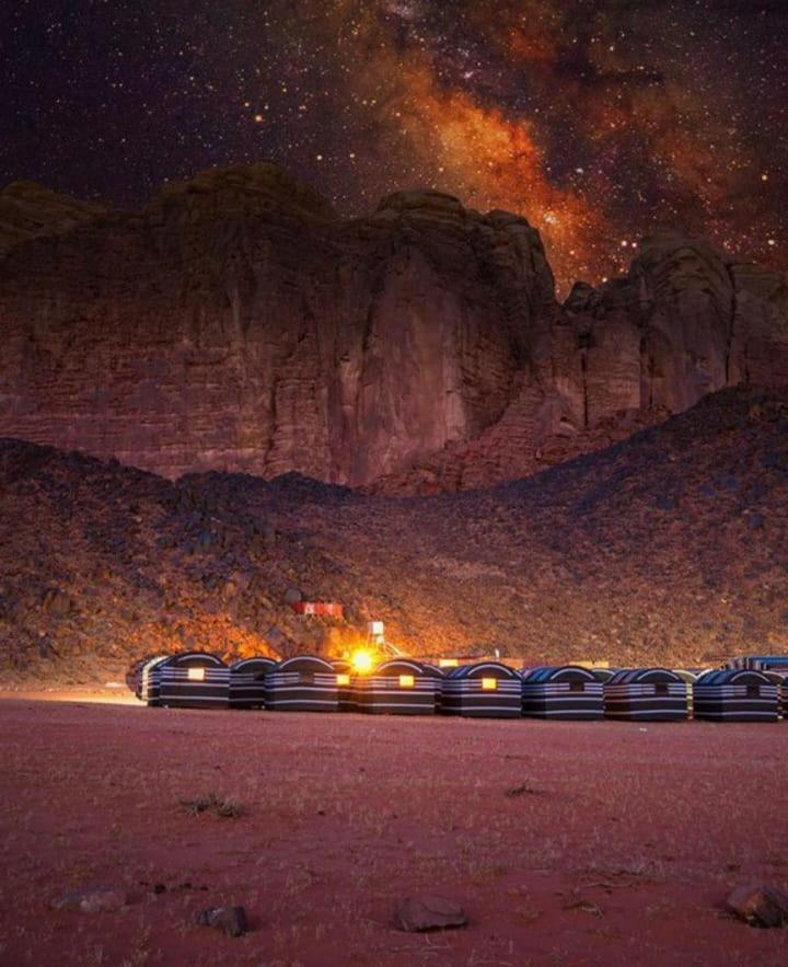 Saleem With Jeep Tour Apartment Wadi Rum Bagian luar foto